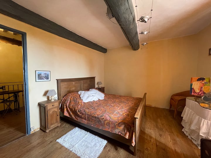 Dormitorio principal 1er piso cama 160+ vestidor 