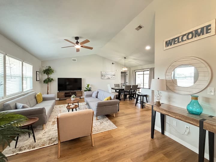 Heated Pool Oasis Getaway - Deltona, FL