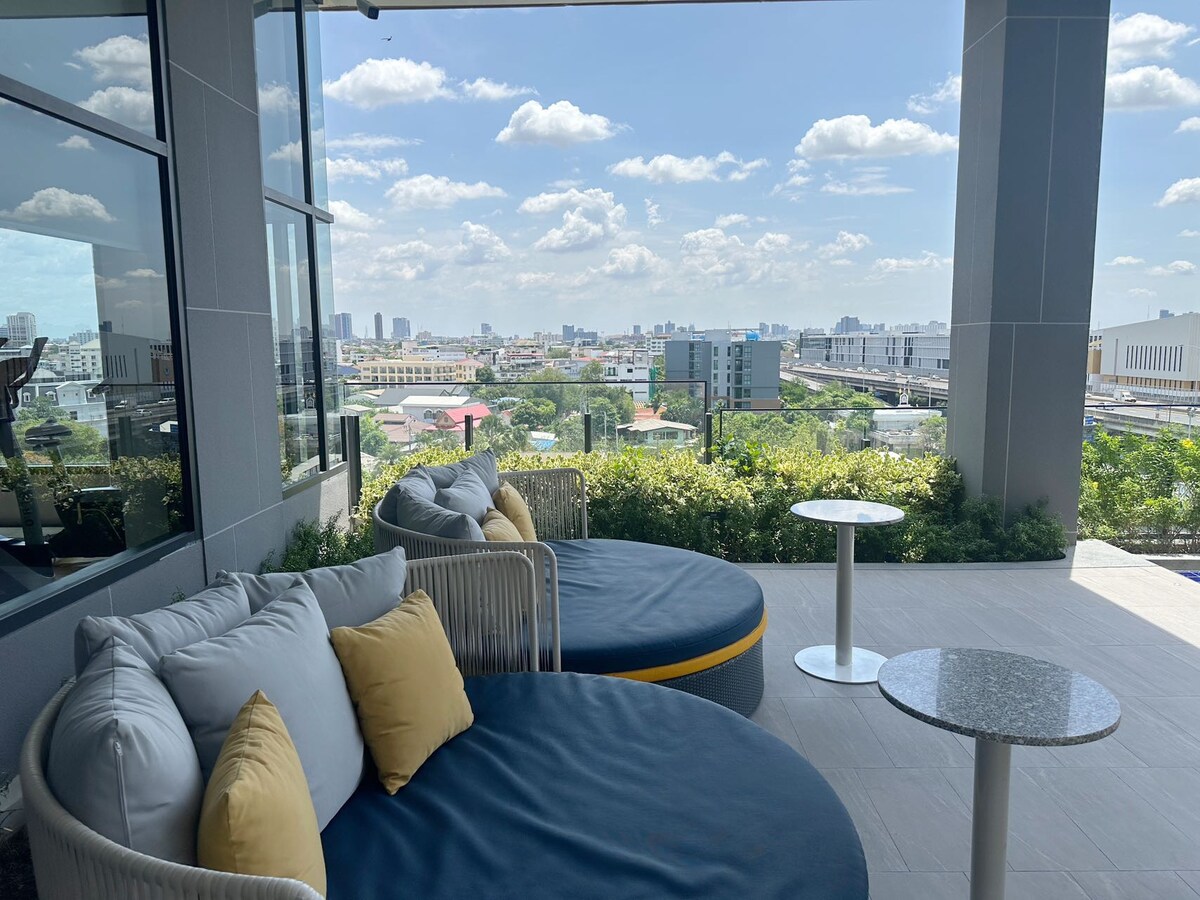 Gallery Detail: Sukhumvit Luxury Apartment Gym Open Air Green Garden Pool Sunset