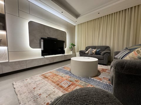 Built-in 2 luxurious modern rooms apartment with a prime location