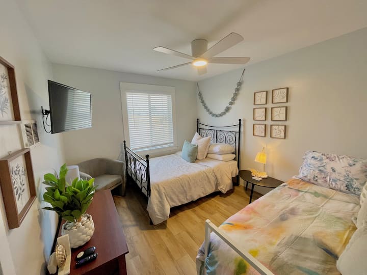 North Park Coastal Vibe Studio + W/d - San Diego, CA