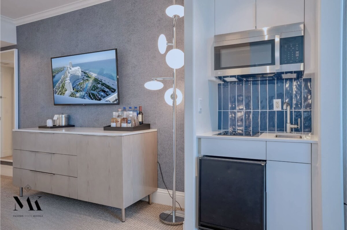 FontaineBleau|High Floor w/ Striking Beach Views