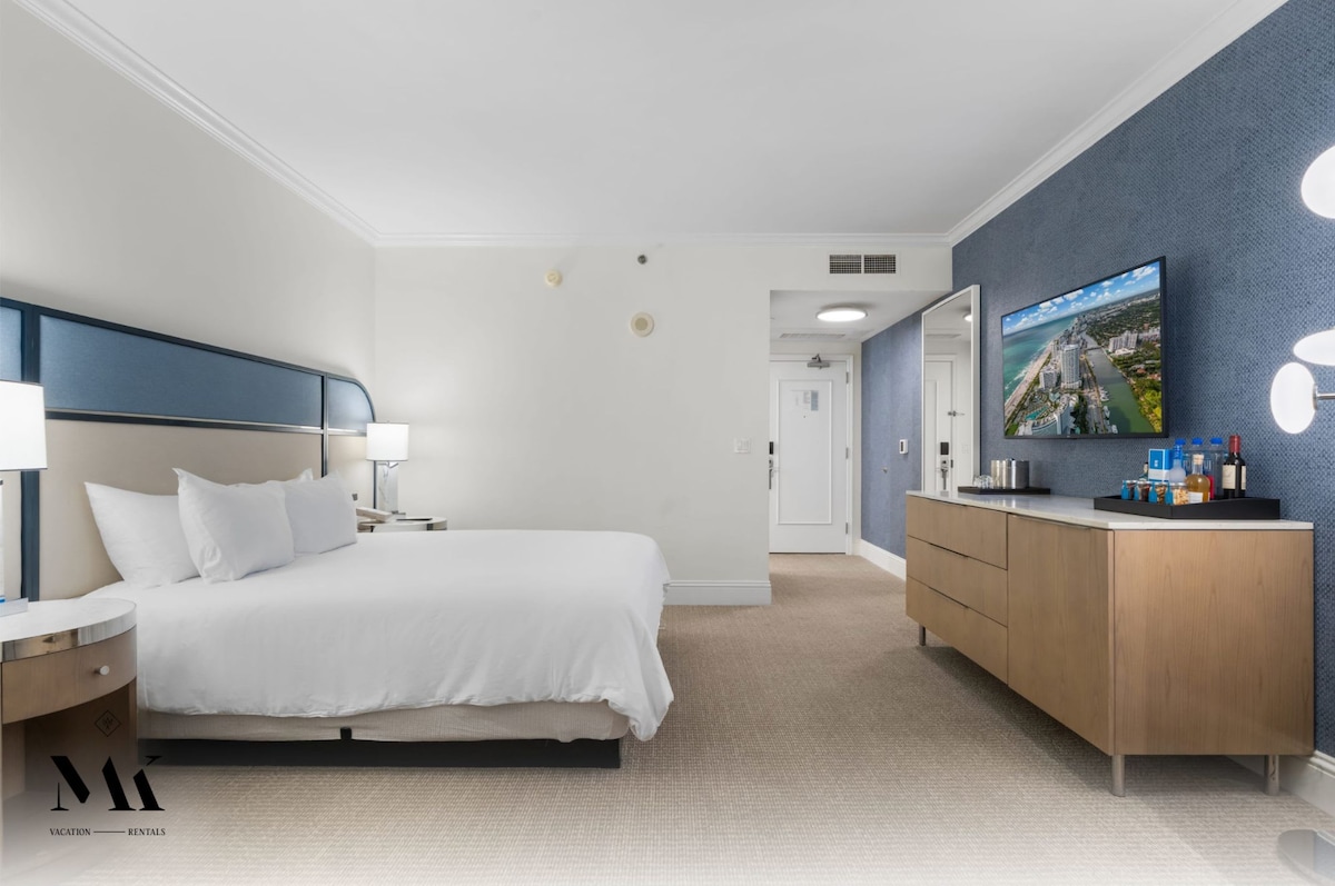 FontaineBleau|High Floor w/ Striking Beach Views