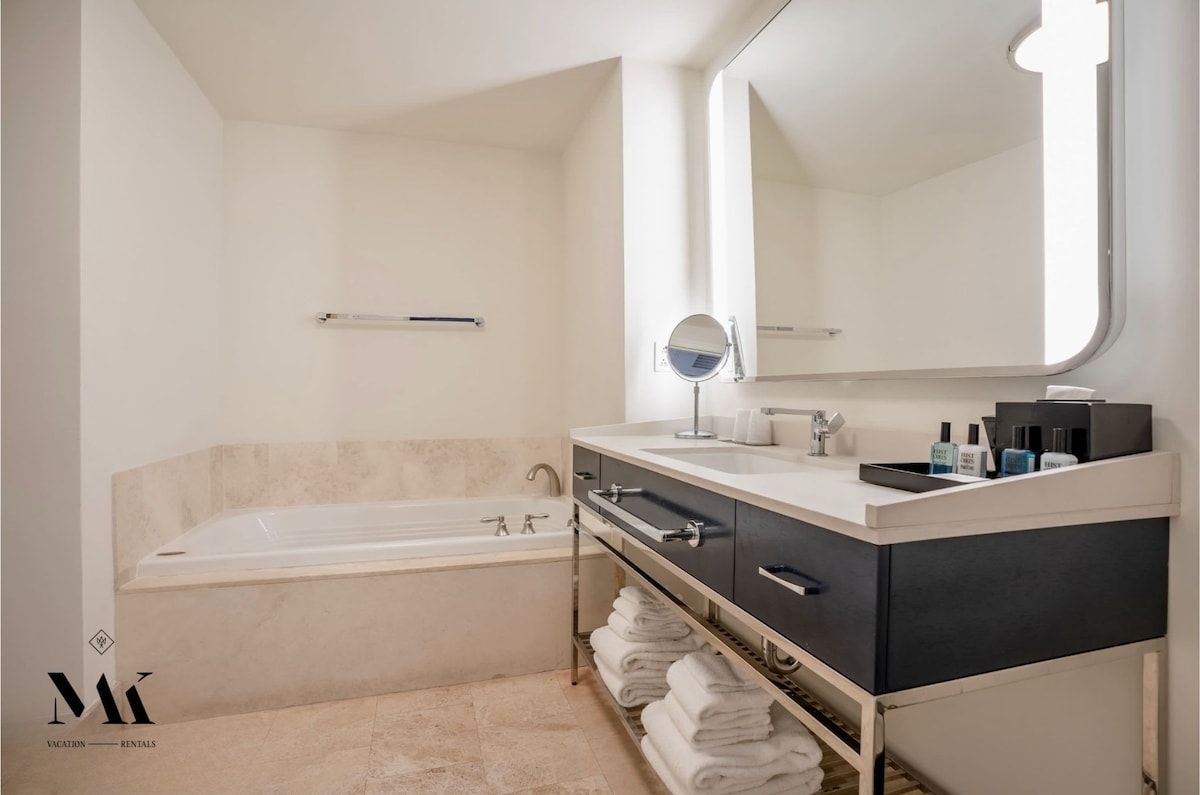 FontaineBleau|High Floor w/ Striking Beach Views