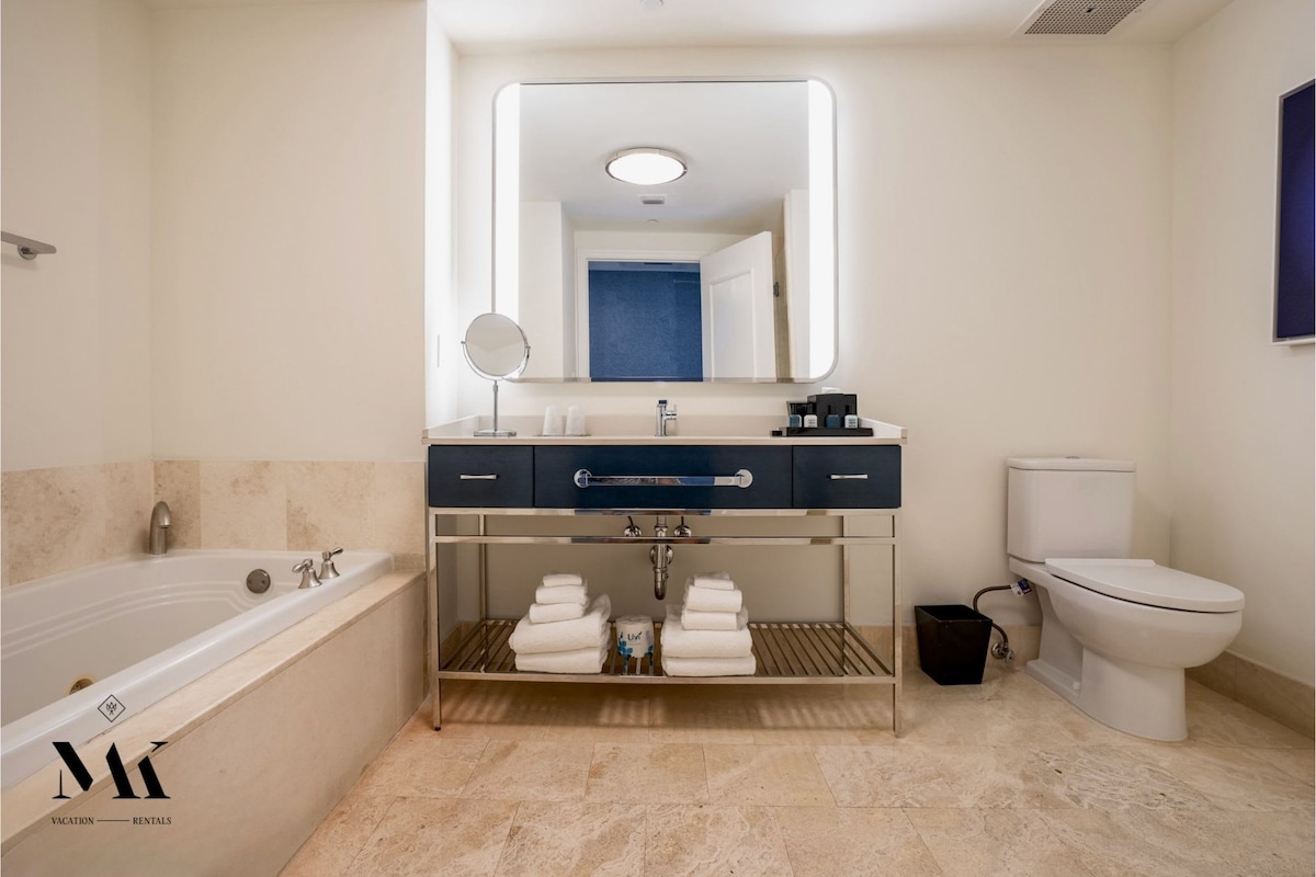 FontaineBleau|High Floor w/ Striking Beach Views