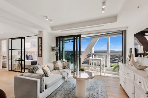 Popular Airbnb listing: Luxury Jewel Apt Beachfront Sunset River Views 2B in Surfers Paradise