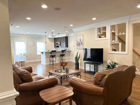 Charming 2BR 2BA Suite-Close to DC