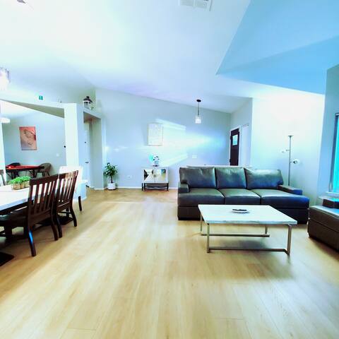 4 rooms, free pool spa heat,Close to strip/airport gallery image 2