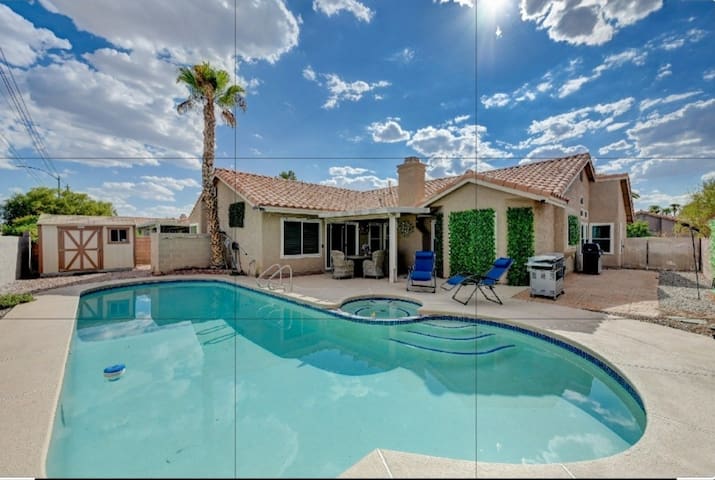4 b2b~ pool &spa；Close to strip/airport