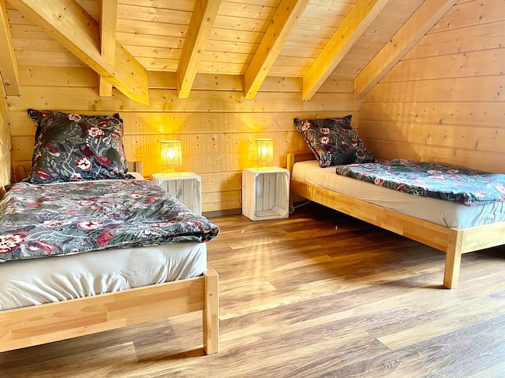 Schlafzimmer 1