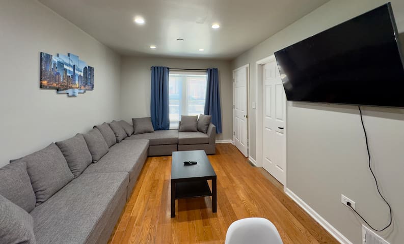 Urban Retreat near Downtown | WiFi | Free Parking