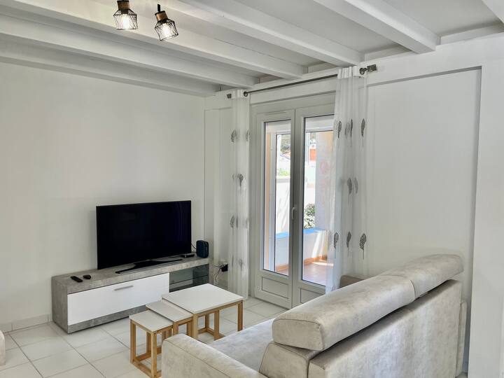Maison Turquoise 2 Chambres Très Proche De La Mer - Sausset-les-Pins