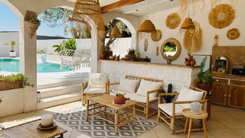 3 bedrooms with a beautiful pool