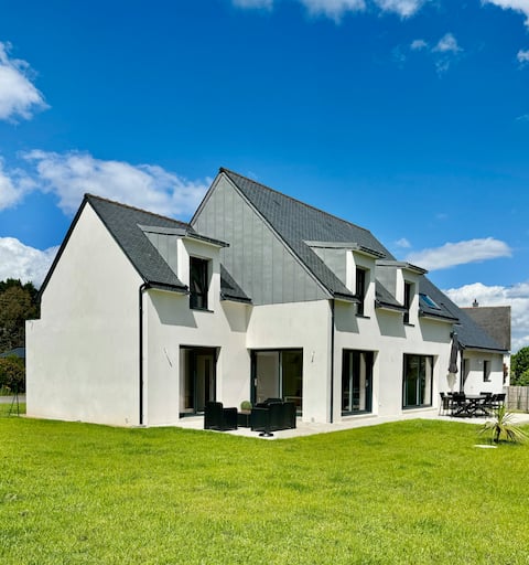 New luxury house 2 minutes from the beaches