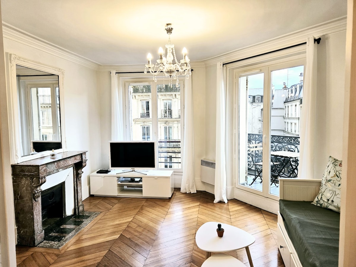 Top Airbnb: Apartment in the Heart of Paris in Paris 4e Arrondissement