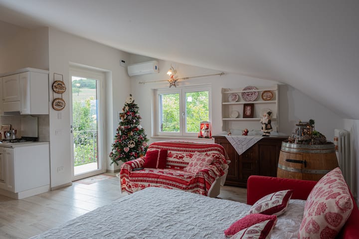 Veľká obývacia izba s rozkladacou pohovkou, klimatizáciou a televízorom