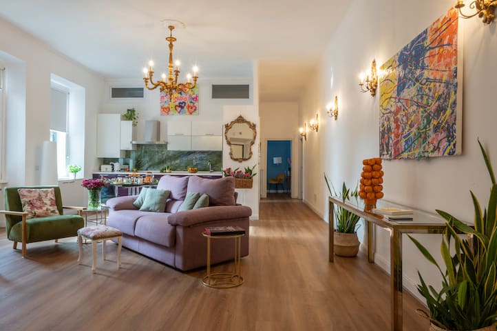 Live Like a Local — Elegant Stay Near the Center