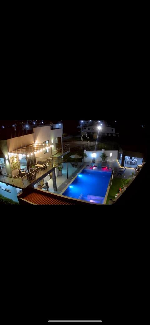 Lujosa casa en condominio