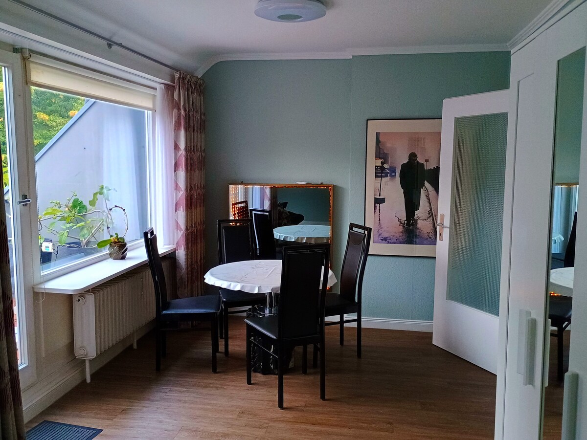 Beliebte Airbnb-Anzeige: Quiet 43 m² apartment with balcony into the countryside in Wandsbek