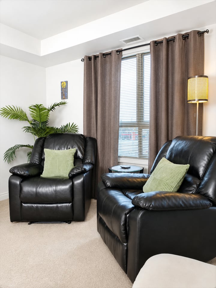 Your Mountain Hideaway - Beach, Pool, Near Skiing - Invermere