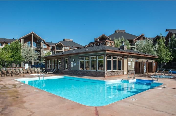 Your Mountain Hideaway - hot tub & near ski hill - Apartments for Rent ...