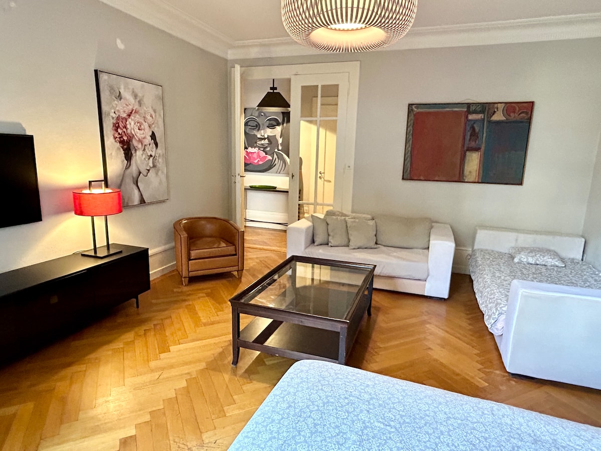 Popular Airbnb listing: M4 Great apart Geneva center Museum Old town lake in Champel