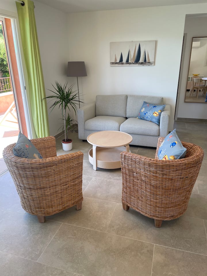 Appartement Confortable à 250m De La Plage, Calme - Le Lavandou