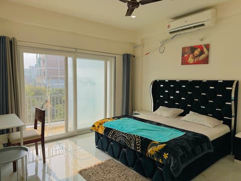 Modern Garden-View in City Heart 2BHK