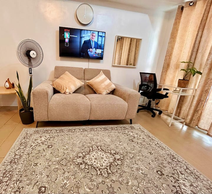 Serenity Meets Vibrancy Holiday Stay | Studio - Parañaque