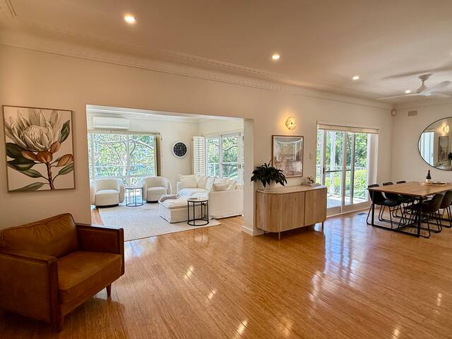 Harbourside Treetop Retreat-Walk to Zoo & Ferry! gallery image 2