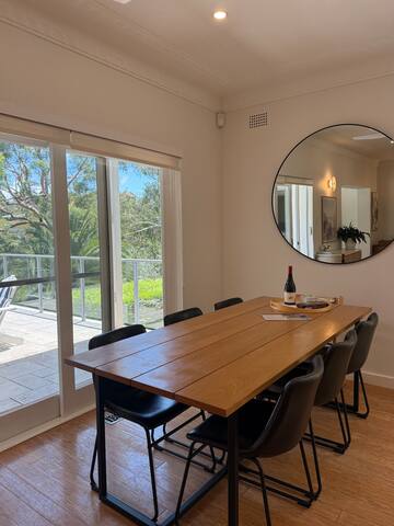 Harbourside Treetop Retreat-Walk to Zoo & Ferry! gallery image 5