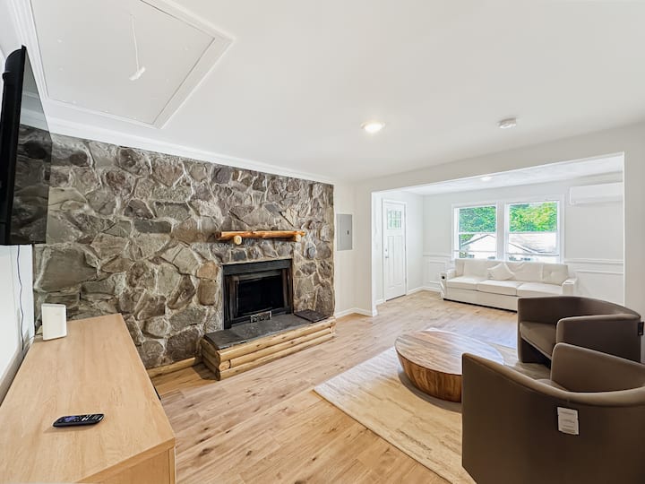Cozy Cottage - Waterbury, CT