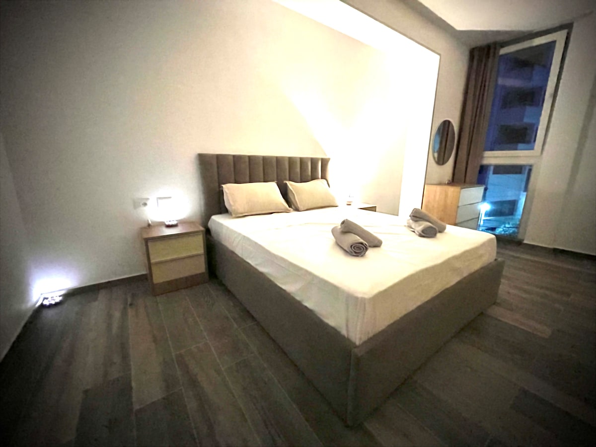 Cama tamaño queen con colchón de memoria para un alto descanso cómodo