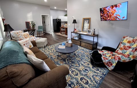 Popular Airbnb listing: Peaceful 2BR Guesthouse near Clemson on 11 Acres in Greenville