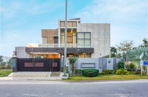 Comfort house Dha Phase 7 near Raya & AirPort