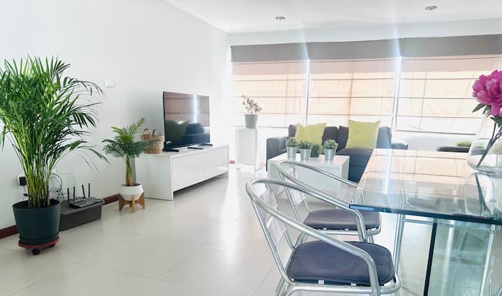 Bright, Modern & Spacious • High-speed Fiber - Arequipa