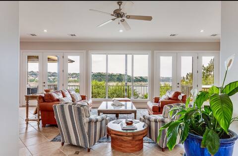 Wow! Lakefront 4/3.5, Multiple Decks, Chef's Dream