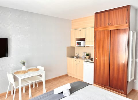 Popular Airbnb listing: Oliva Aparts 103. Cozy studio in the city center in Lloret De Mar