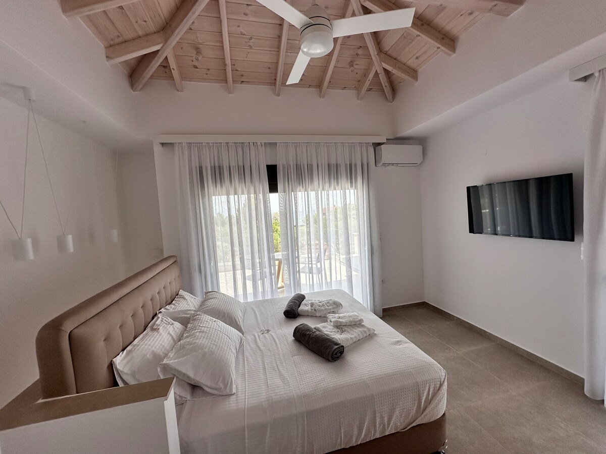 Спалня без врата в лофт стил в общото помещение