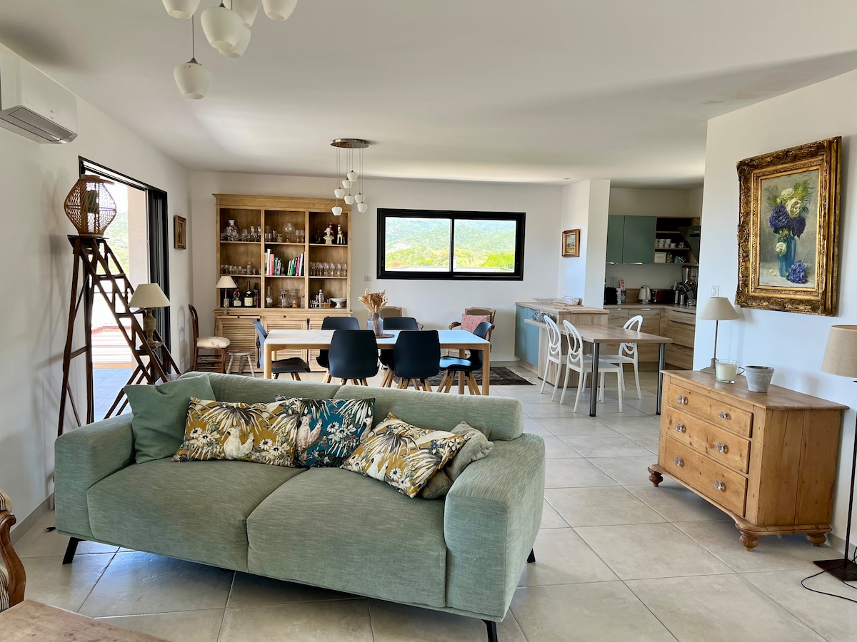 Propriété Airbnb réussie: Exceptional Villa with Private Pool and Ocean View à Pietrosella