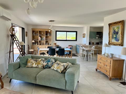 Successful Airbnb property: Exceptional Villa with Private Pool and Ocean View in Pietrosella