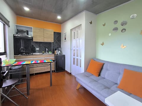 Top Airbnb: Comfortable Apart-studio (Bedroom-bathroom-kitchen-sofa). in Tunja