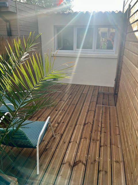 Quiet cozy outbuilding