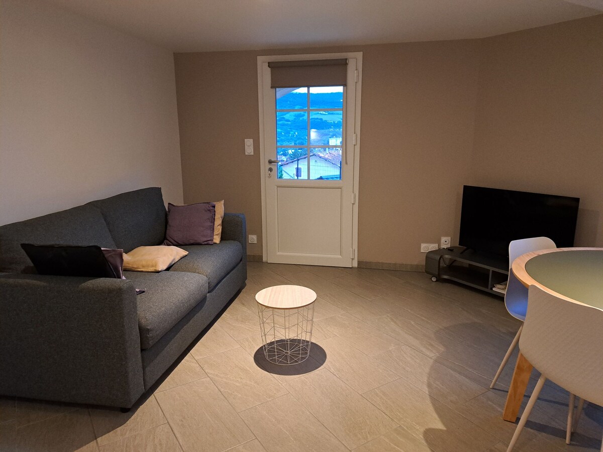 Top Airbnb: Quiet and cozy studio overlooking Millau in Millau