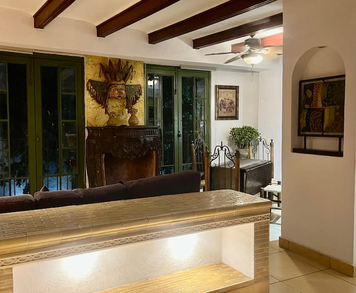 Elegante Villa, Super Ubicación ¡Estacionamiento! - San Miguel de Allende