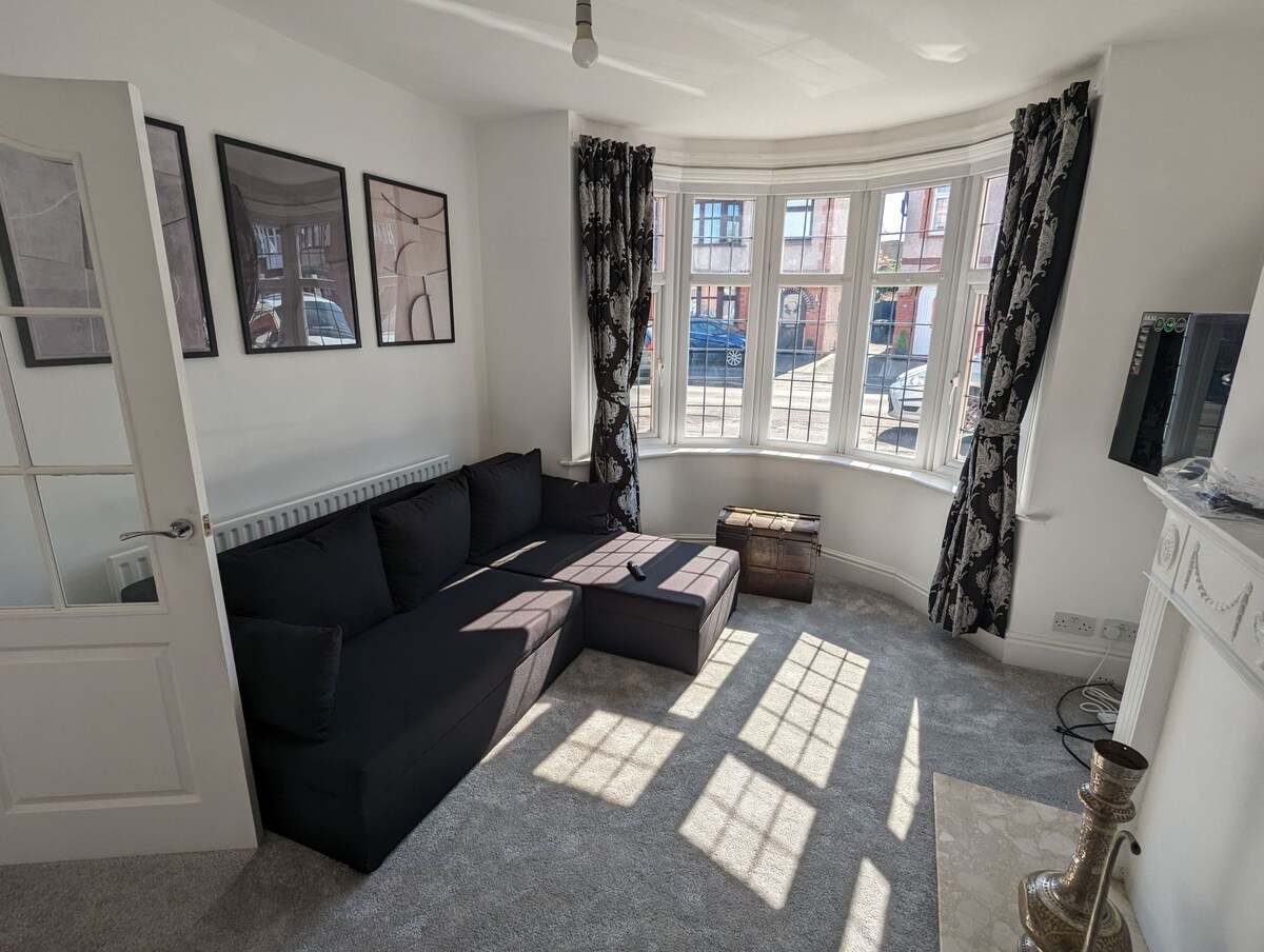 Top performing Airbnb: Luxury home in Nuneaton - 3 bedrooms - sleeps 6 in Nuneaton And Bedworth