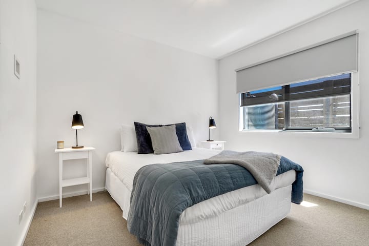Downstairs bedroom.