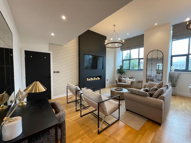 Executive 5* city centre apartment