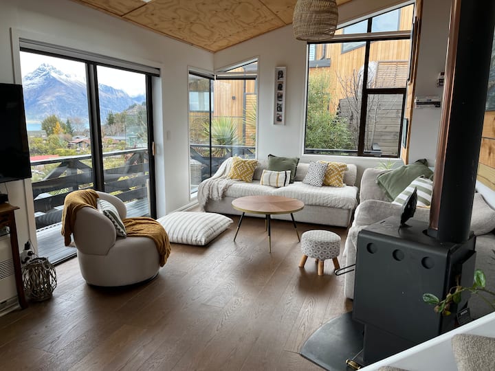 Cute House With Views. - Queenstown
