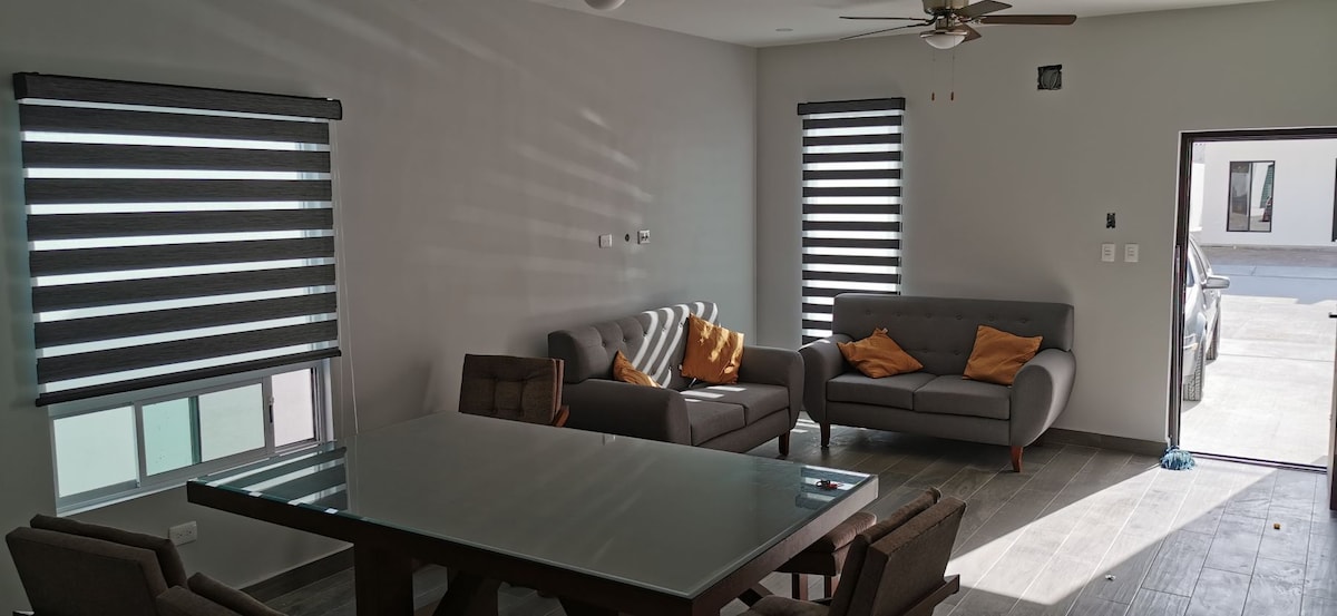 Top performing Airbnb: Centrally located, 5 minutes from the Del Rio bridge and IMSS 92 in Ciudad Acuña
